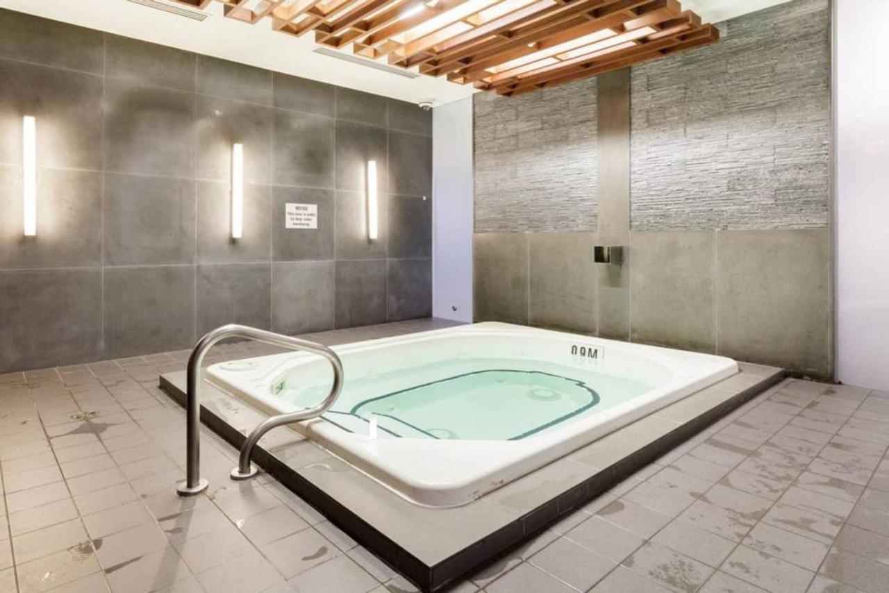 토론토 Stunning Views Of Downtown - Luxury High Rise With King Bed! 빌라 외부 사진