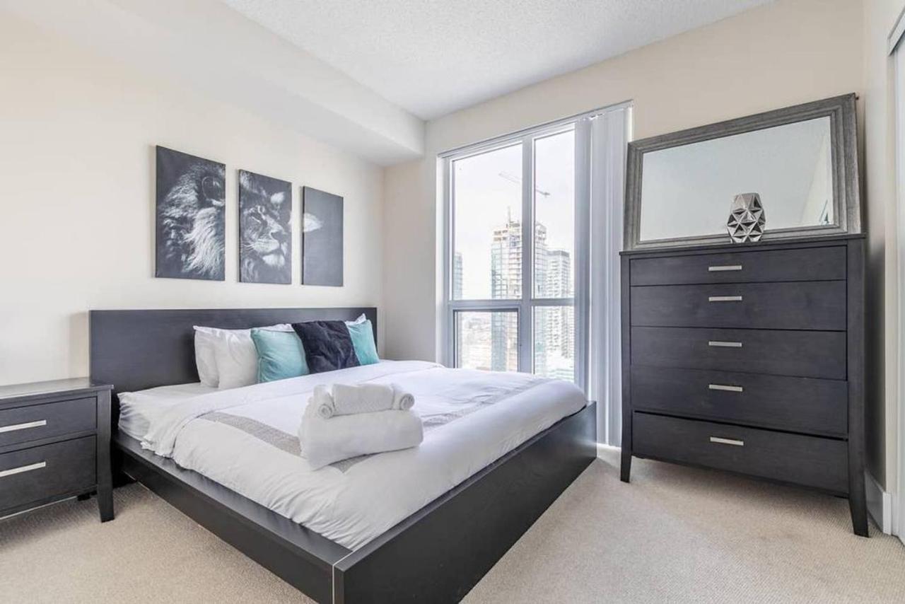 토론토 Stunning Views Of Downtown - Luxury High Rise With King Bed! 빌라 외부 사진